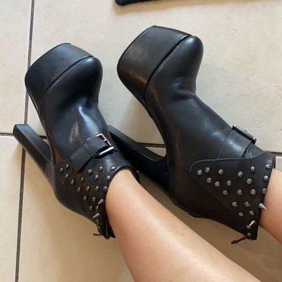 New condition! Size 6 N.Y.L.A. Booties - Carrey - Picture 11 of 11